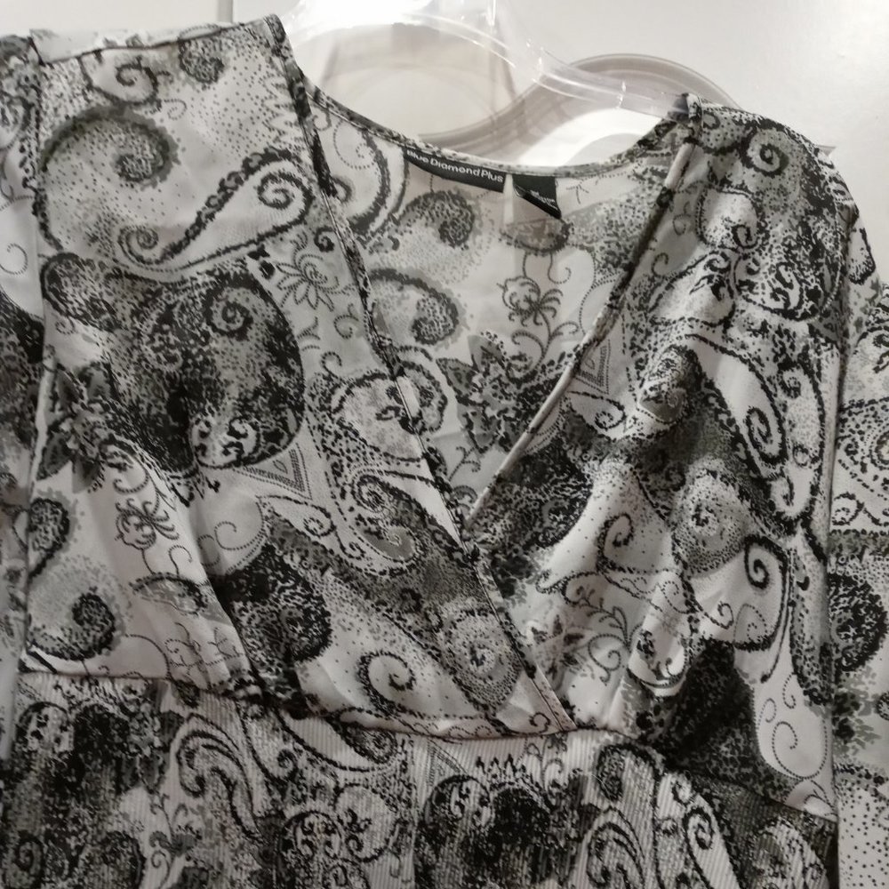 Blue Diamond Plus NWOT Plus Black & White Blouse